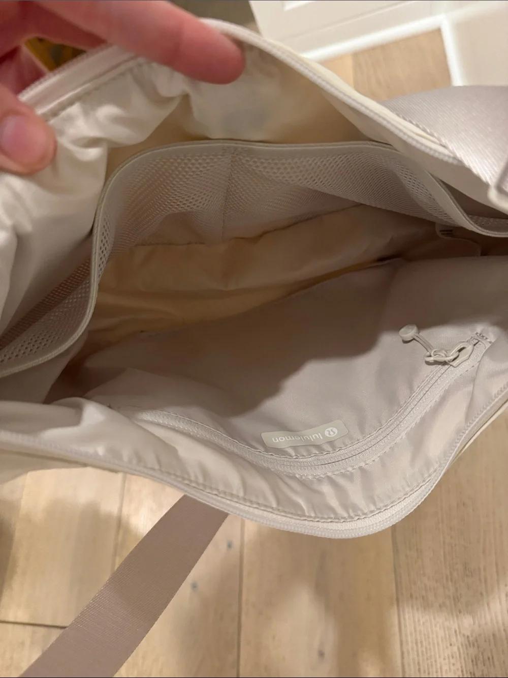 Lululemon Slouchy Sling Bag 6L